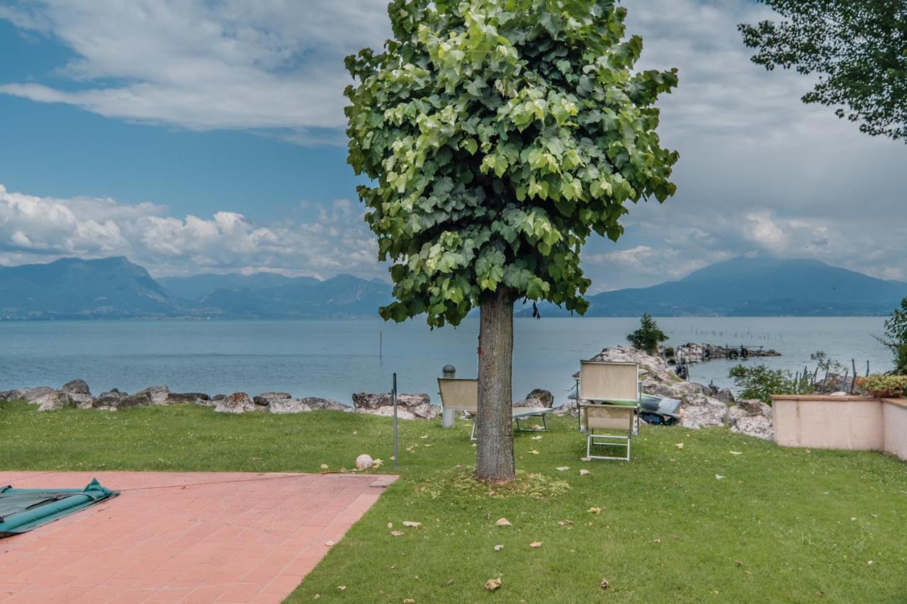 Casa Lugana 15 - Monolocale Con Piscina Fronte Lago Sirmione Eksteriør bilde