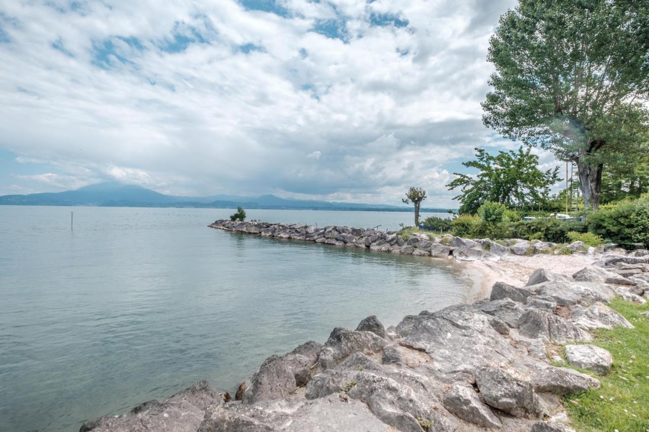 Casa Lugana 15 - Monolocale Con Piscina Fronte Lago Sirmione Eksteriør bilde