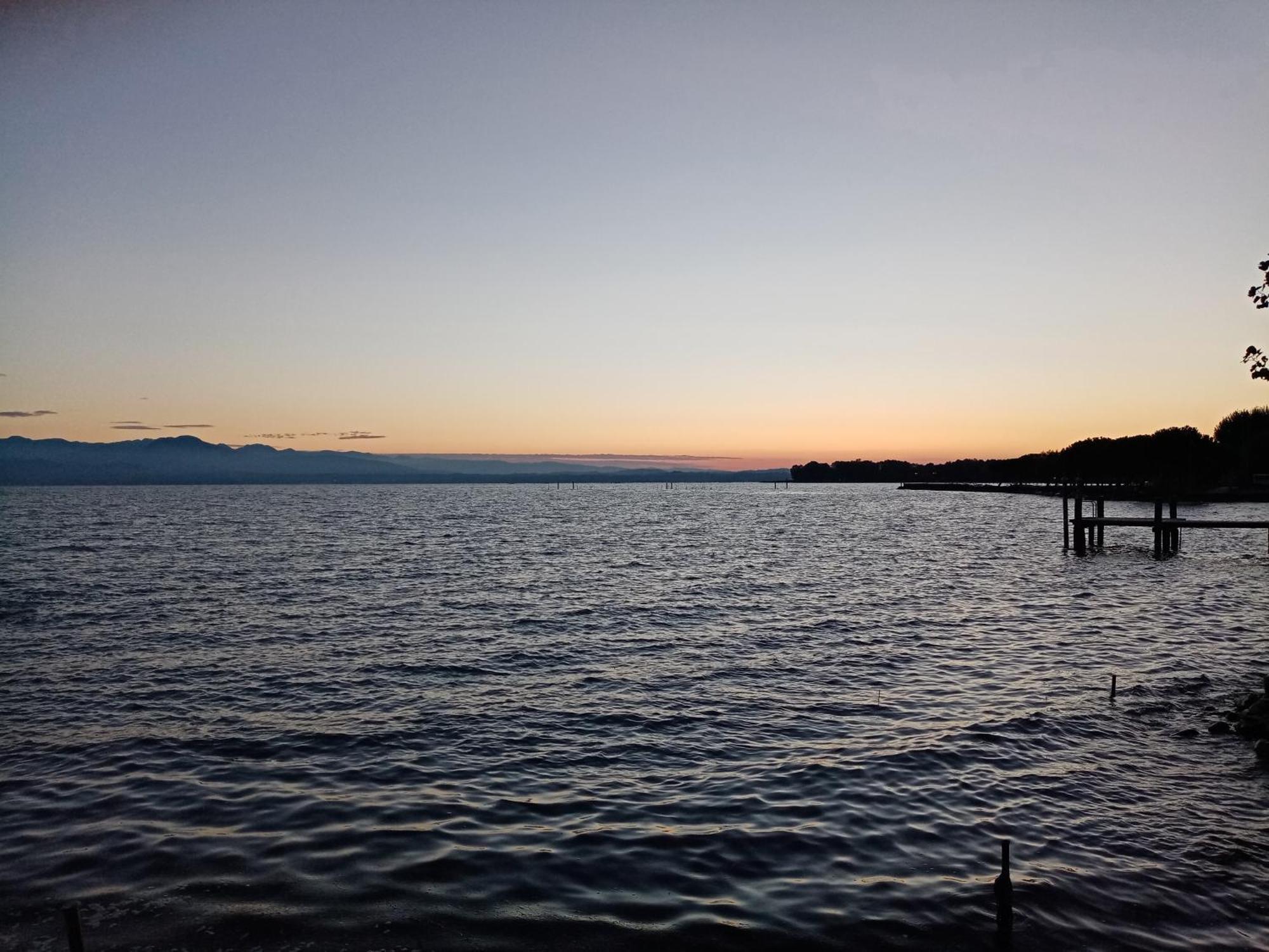 Casa Lugana 15 - Monolocale Con Piscina Fronte Lago Sirmione Eksteriør bilde