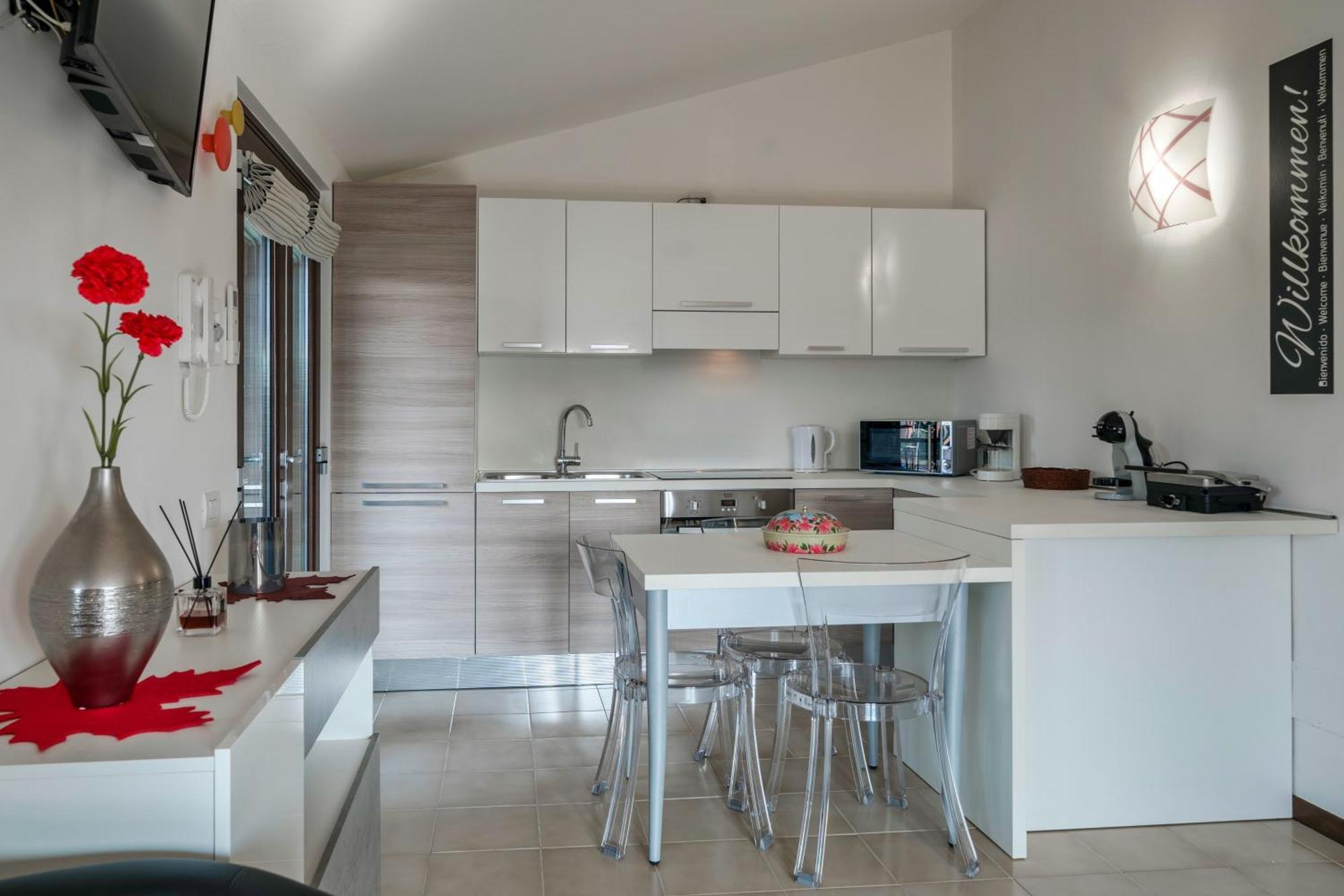 Casa Lugana 15 - Monolocale Con Piscina Fronte Lago Sirmione Eksteriør bilde
