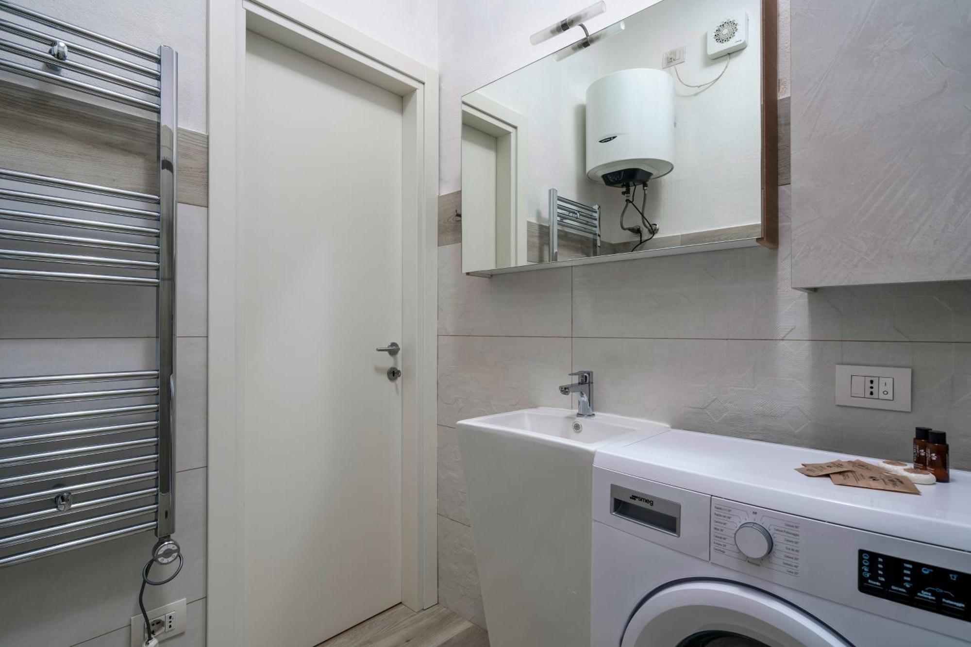 Casa Lugana 15 - Monolocale Con Piscina Fronte Lago Sirmione Eksteriør bilde