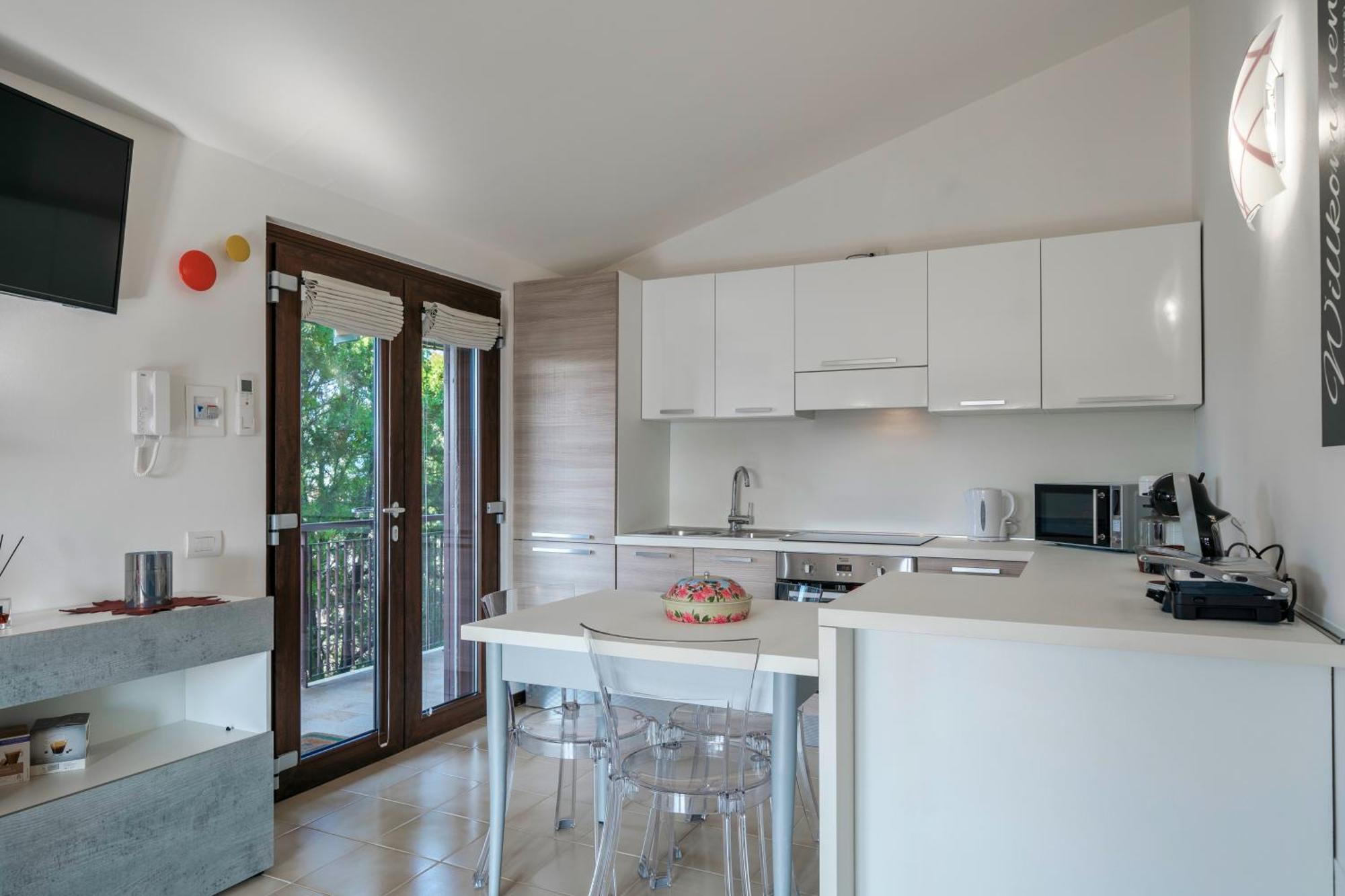 Casa Lugana 15 - Monolocale Con Piscina Fronte Lago Sirmione Eksteriør bilde